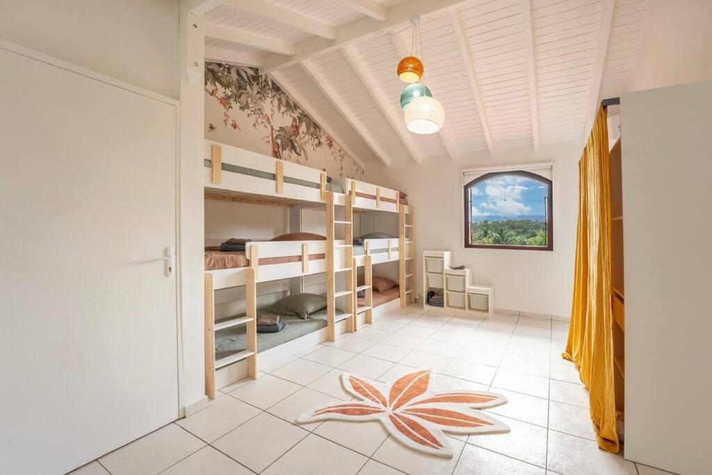 Spacieuse Villa Corossol Avec Piscine Et Jeux Exterieurs Le Gosier  Exterior foto